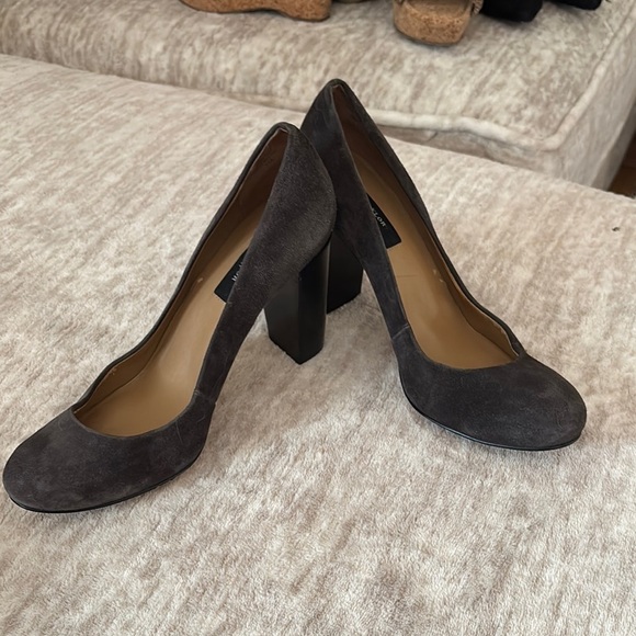 Ann Taylor Smoky Gray Classic Heels with Rounded Toe - Picture 2 of 6